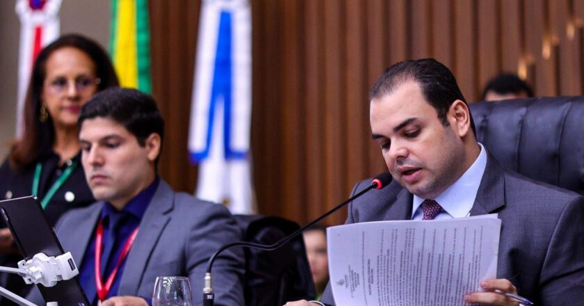 Projeto de Roberto Cidade é aprovado pela Aleam e proíbe cobrança por danos ou perda de equipamentos de TV e internet