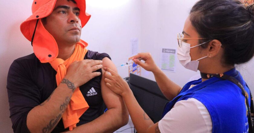 Prefeitura promove ação de saúde para servidores da Seminf com vacinação e testes rápidos