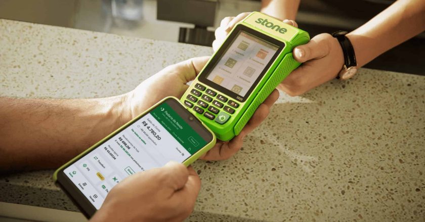 Empresa Stone demite centenas de trabalhadores e sindicato entra com ação judicial em massa