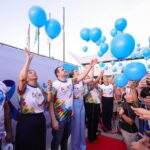 Roberto Cidade lidera iniciativas inovadoras de inclusão no Amazonas, iluminando Aleam de azul para abrir o mês do autismo.