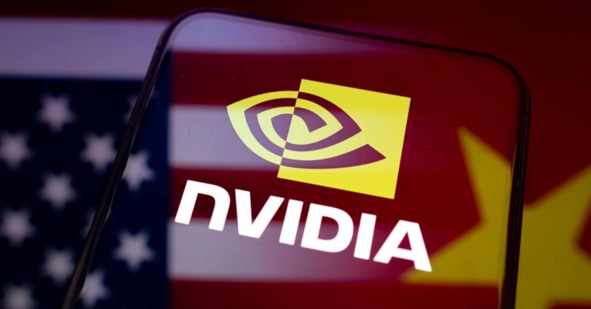 EUA liberam comercialização do chip H200 da Nvidia para empresas na China, mas entregas permanecem pendentes