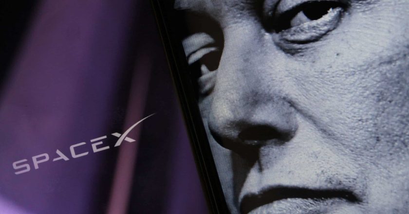 SpaceX planeja recompensar Elon Musk por desenvolver colônias e data centers em Marte