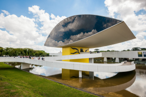 Curitiba se destaca como a cidade com a melhor qualidade de vida em 2026, enquanto Porto Velho figura entre as menos favorecidas.