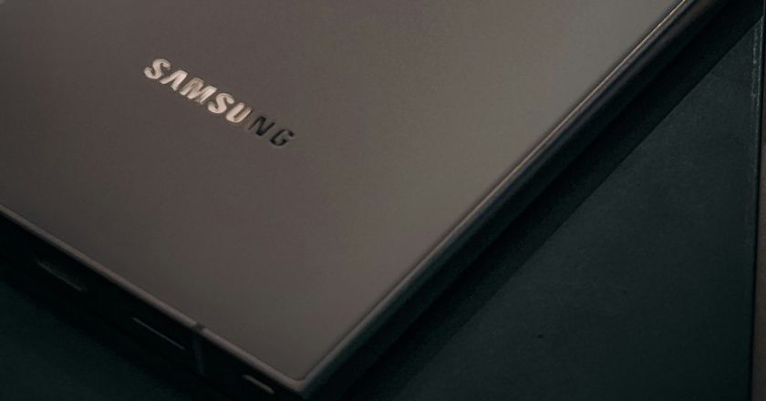 Apple recorre à Samsung e LG para solucionar falha na tela do iPhone especial