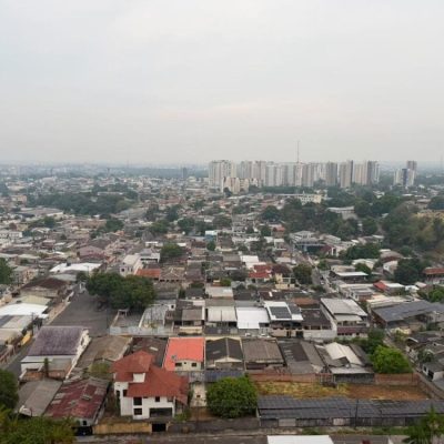 Fumaça volta a encobrir Manaus e qualidade do ar atinge nível péssimo nesta quinta