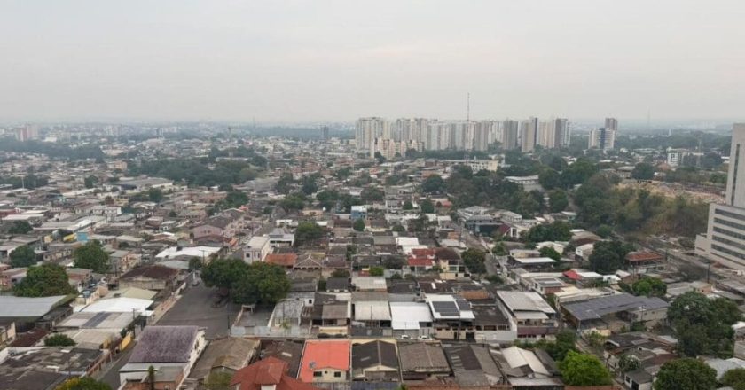 Fumaça volta a encobrir Manaus e qualidade do ar atinge nível péssimo nesta quinta