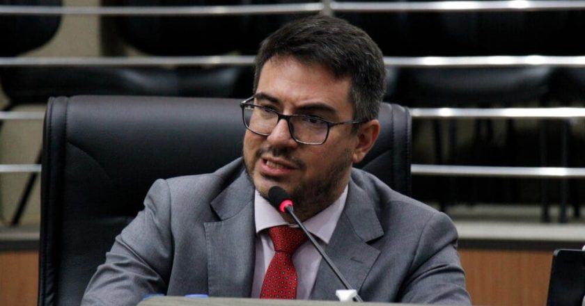 Vereador Rodrigo Guedes acusa manobra na CMM que permite férias prolongadas a vereadores!